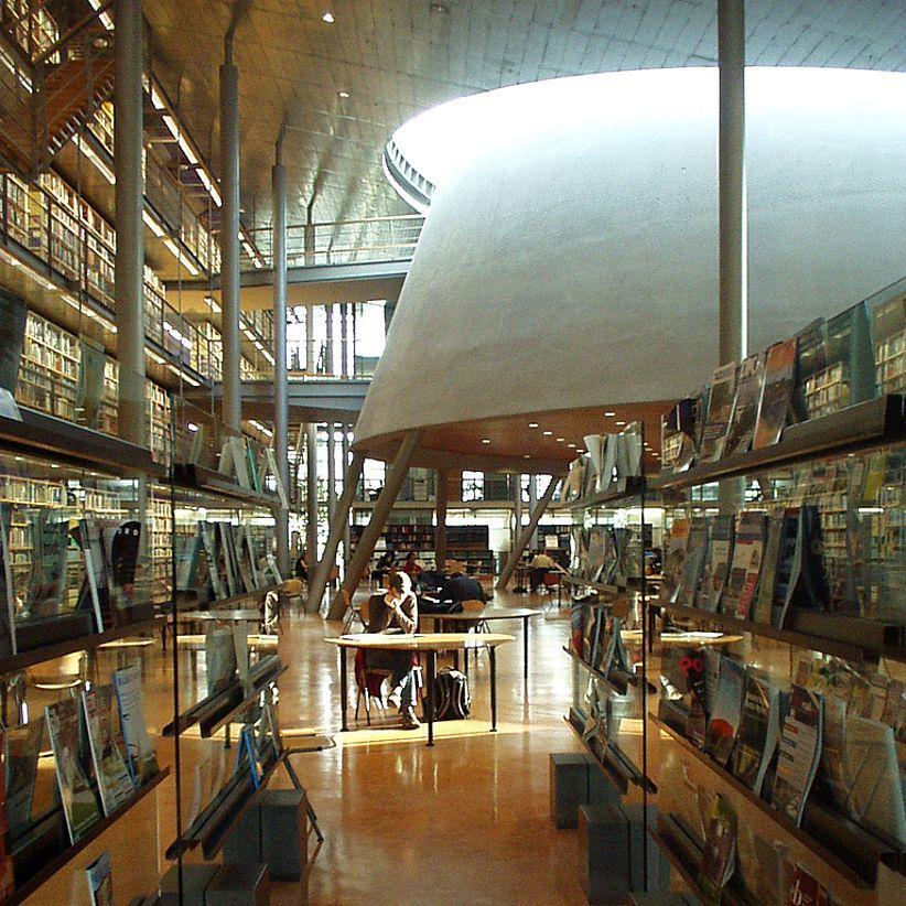 Фотография: Топ-10 самых красивых университетских библиотек мира №8 - BigPicture.ru