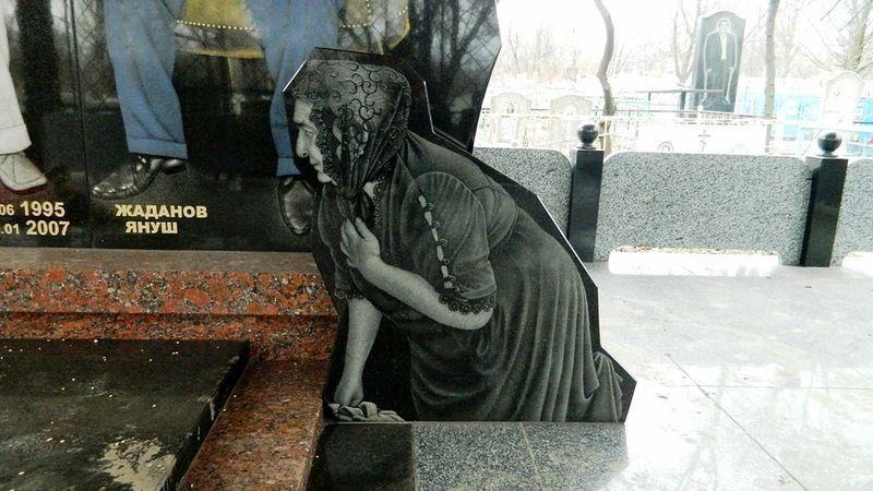 Фотография: Могилы цыганских авторитетов в Украине №1 - BigPicture.ru