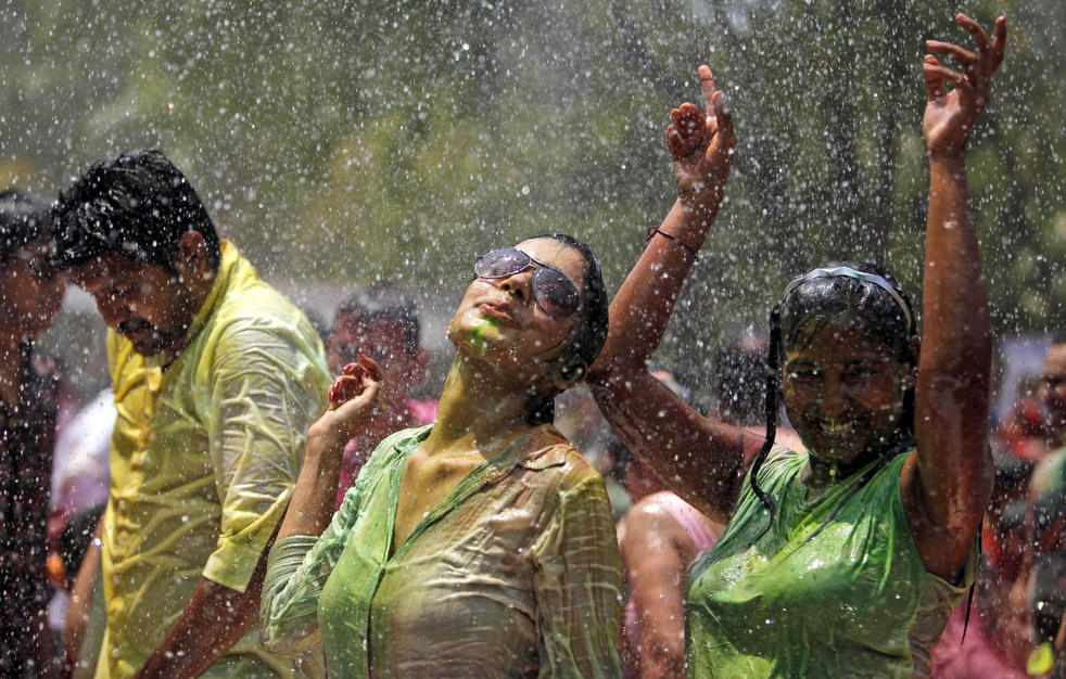 Фотография: Празднование фестиваля Холи в Индии №39 - BigPicture.ru