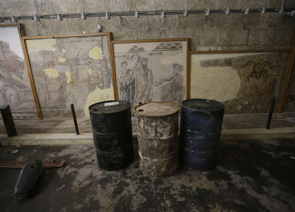 Фотография: Сирийцы нашли убежище в римских гробницах №13 - BigPicture.ru