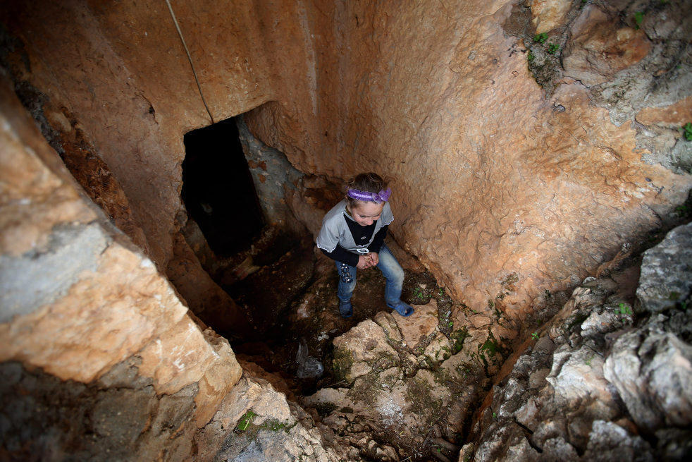 Фотография: Сирийцы нашли убежище в римских гробницах №8 - BigPicture.ru
