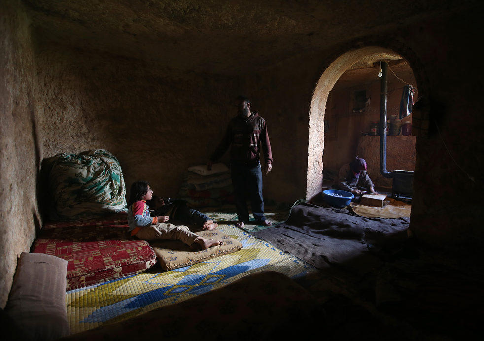 Фотография: Сирийцы нашли убежище в римских гробницах №10 - BigPicture.ru