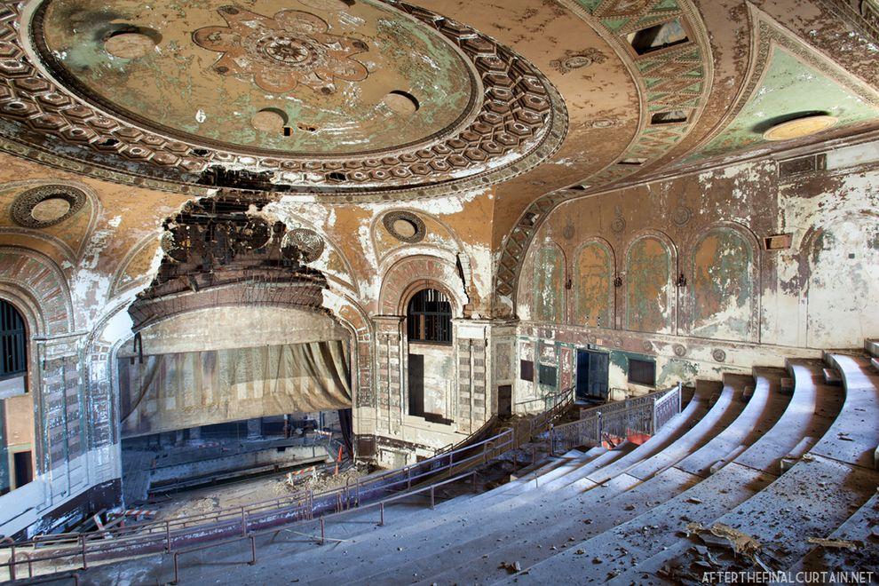 Фотография: Три самых грандиозных заброшенных кинотеатра Нью-Йорка №8 - BigPicture.ru