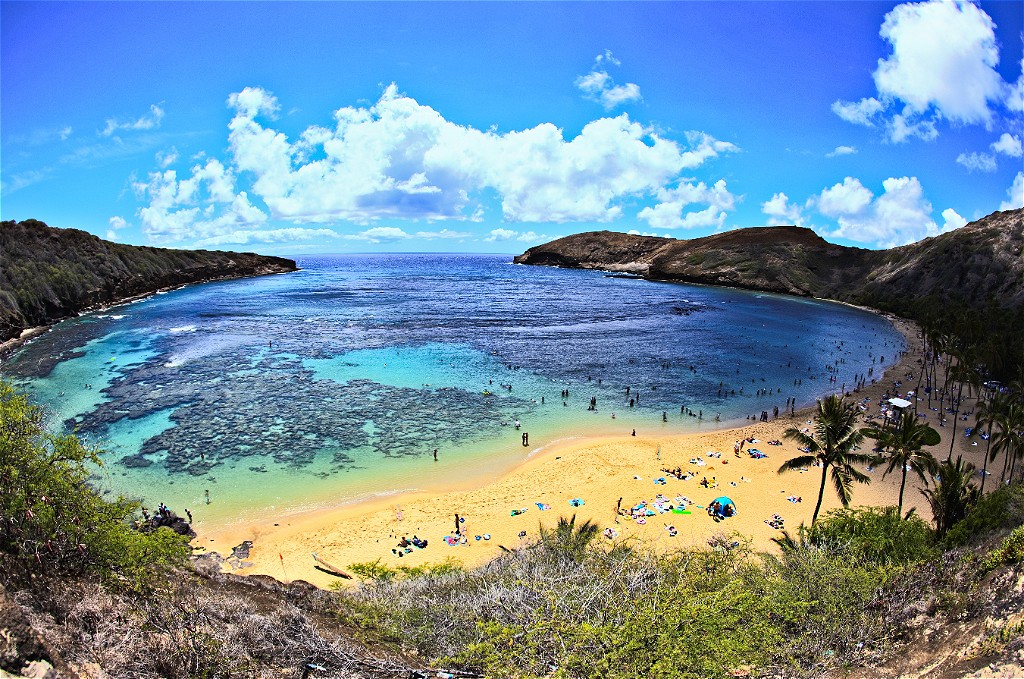 Земной рай — гавайский пляж внутри древнего кратера