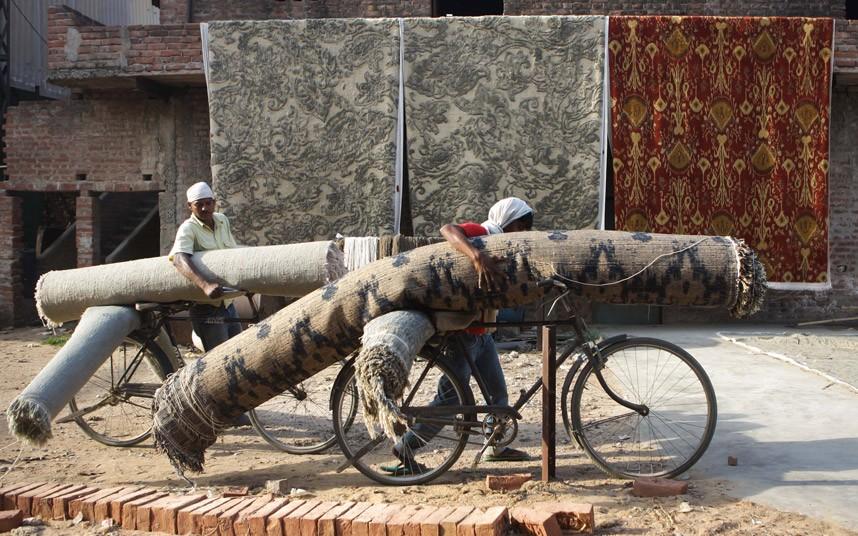 Фотография: Как делают ковры в Индии №4 - BigPicture.ru