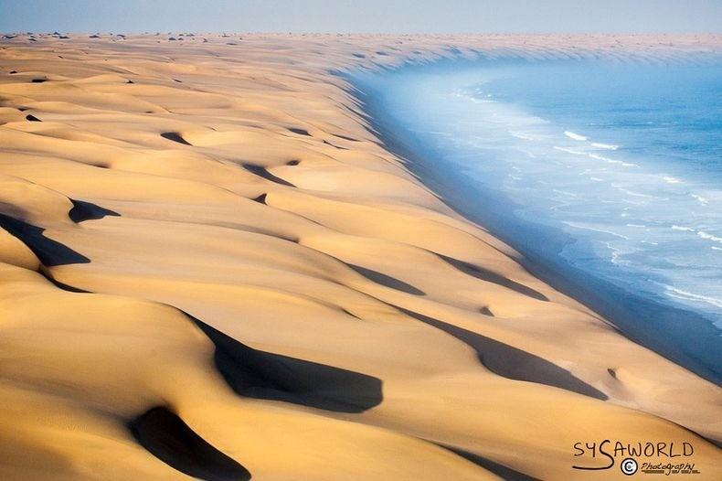 Фотография: Там где пустыня встречается с водой №2 - BigPicture.ru