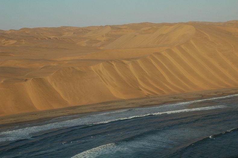 Фотография: Там где пустыня встречается с водой №9 - BigPicture.ru