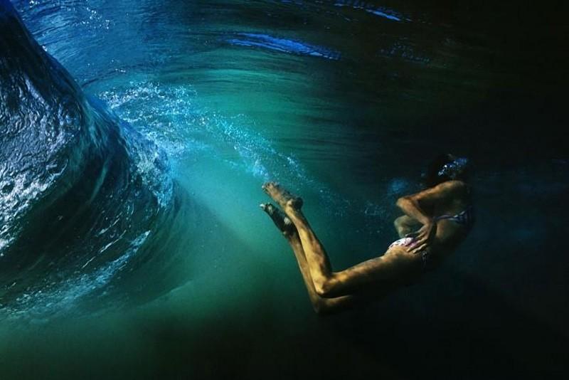 Фотография: Бегущая под волнами №9 - BigPicture.ru