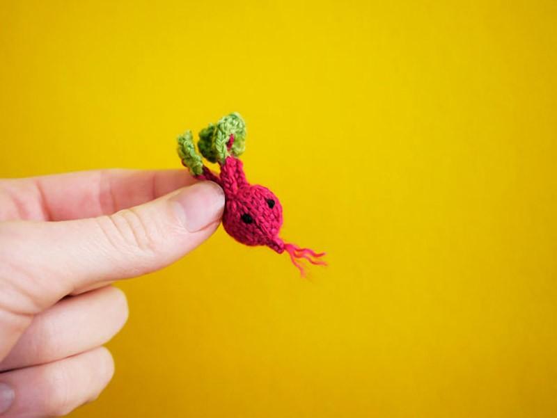 Фотография: Невероятные миниатюрные вещи, связанные спицами и крючком №10 - BigPicture.ru