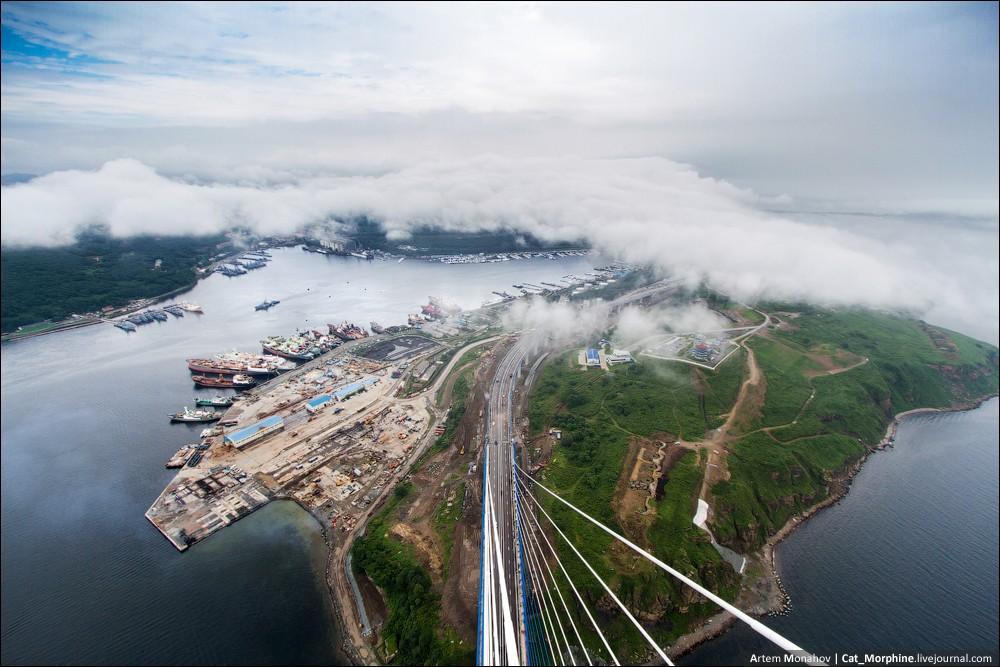 Фотография: Нелегальное восхождение на самый большой в мире вантовый мост №4 - BigPicture.ru