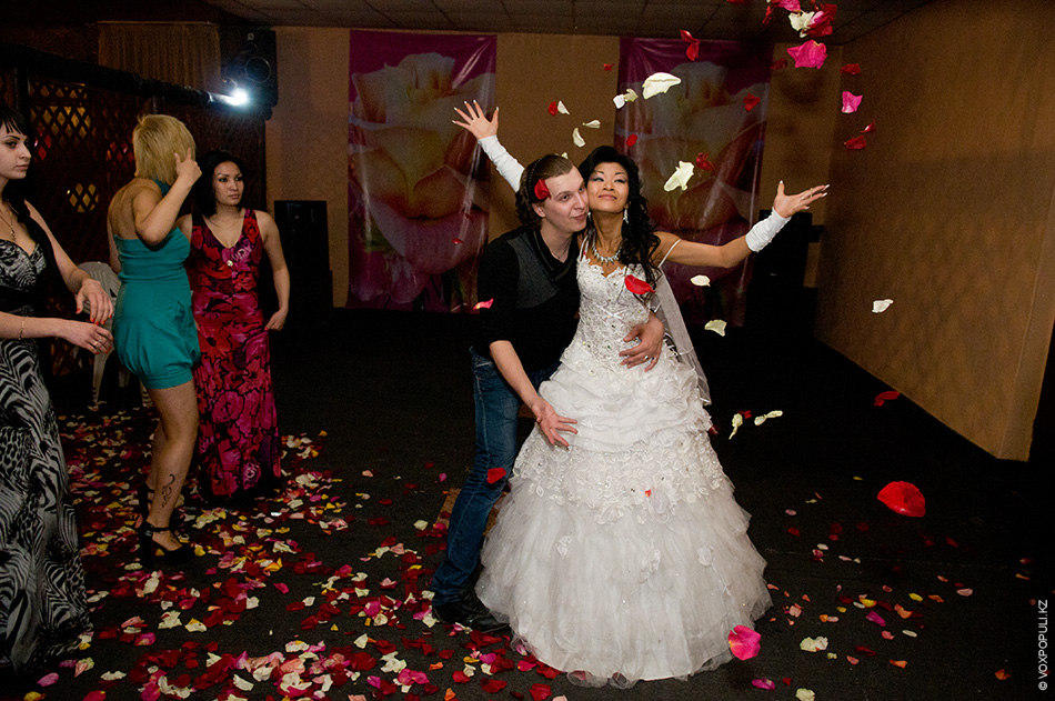 Фотография: Первая лесбийская свадьба в Казахстане №47 - BigPicture.ru
