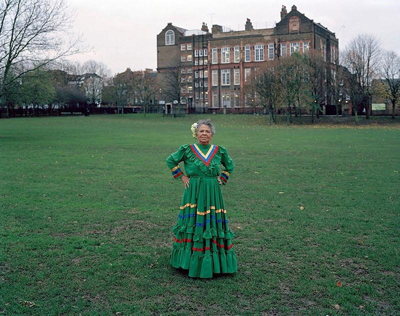 Фотография: Маленькие миры Лондона: эмигранты в национальных костюмах №15 - BigPicture.ru