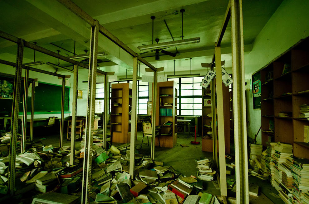 Фотография: Заброшенные школы и университеты по всему миру №6 - BigPicture.ru