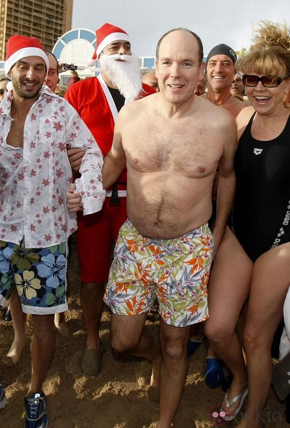 Фотография: 15 самых выразительных пляжных костюмов политиков №13 - BigPicture.ru
