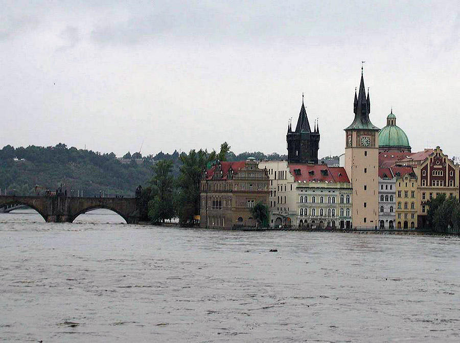 Фотография: Из-за наводнения Чехию объявили зоной бедствия №2 - BigPicture.ru