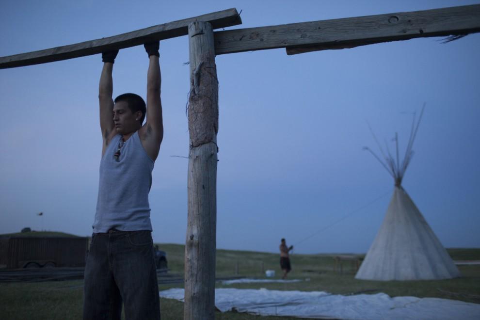 Фотография: Сюрреалистичные фотографии из жизни современных индейцев оглала-лакота №8 - BigPicture.ru