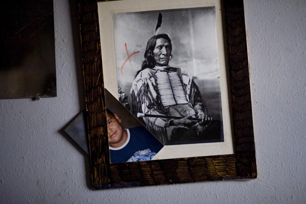 Фотография: Сюрреалистичные фотографии из жизни современных индейцев оглала-лакота №11 - BigPicture.ru