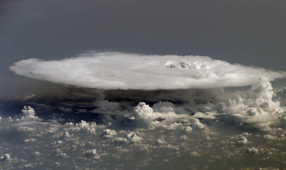 Фотография: Облака: Вид из космоса №2 - BigPicture.ru