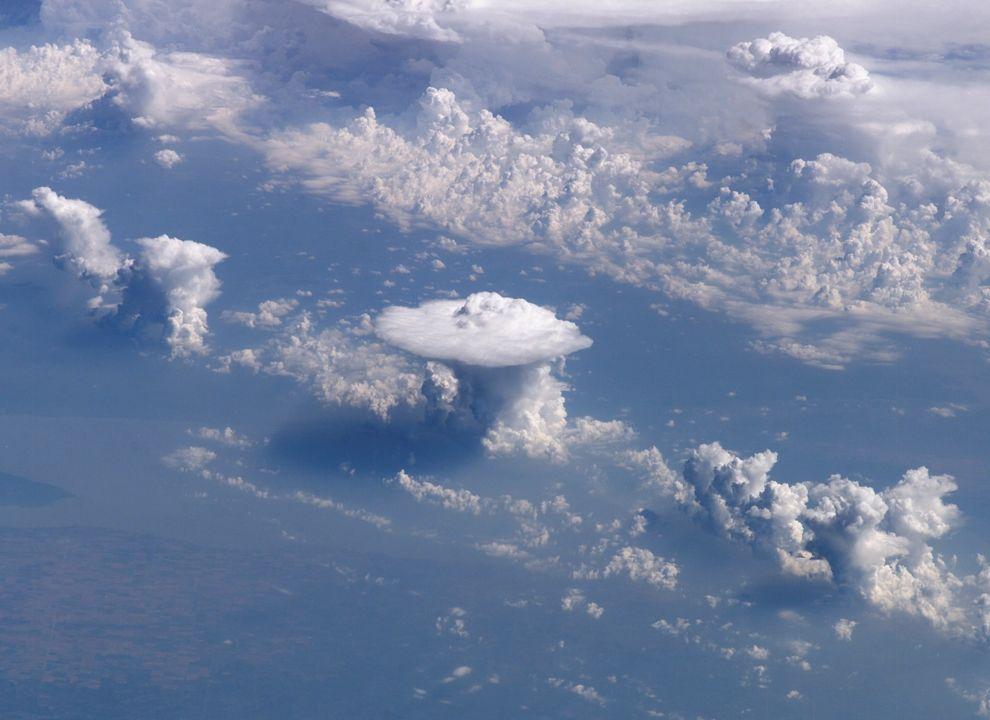 Фотография: Облака: Вид из космоса №3 - BigPicture.ru