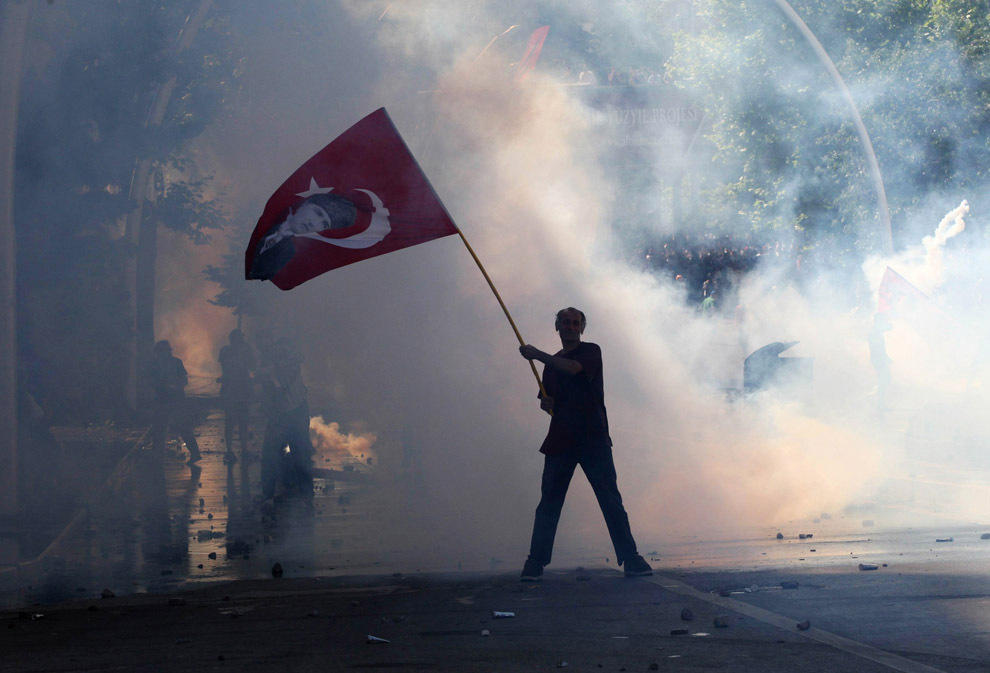 Фотография: Массовые протесты в Турции №2 - BigPicture.ru