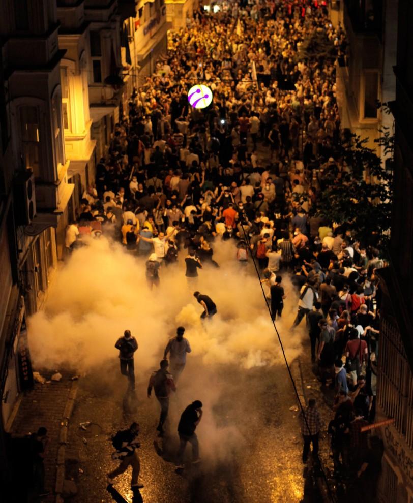 Фотография: Массовые протесты в Турции №4 - BigPicture.ru