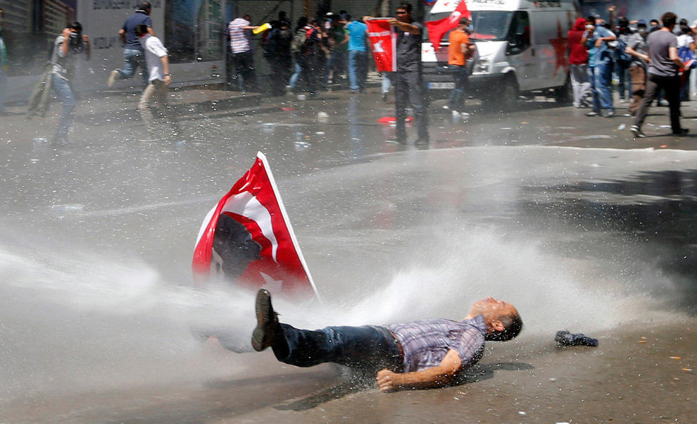 Фотография: Массовые протесты в Турции №11 - BigPicture.ru