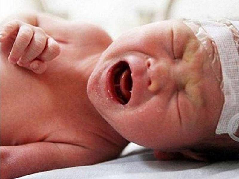 7 невероятных историй выживания младенцев