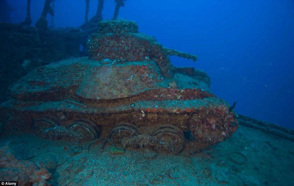 Фотография: Подводное кладбище кораблей №15 - BigPicture.ru