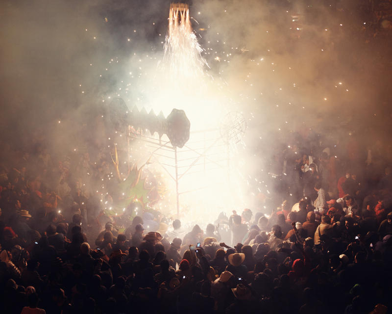 Фотография: Сногсшибательная пиротехника - мексиканцы отжигают на фестивале фейерверков №3 - BigPicture.ru