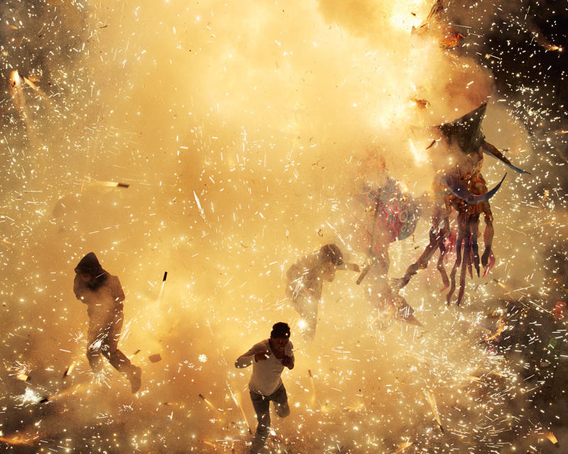Фотография: Сногсшибательная пиротехника - мексиканцы отжигают на фестивале фейерверков №12 - BigPicture.ru