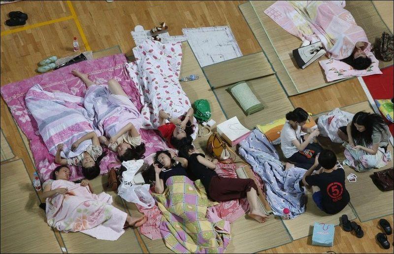 Фотография: Что спасает китайских студентов от жары? №11 - BigPicture.ru
