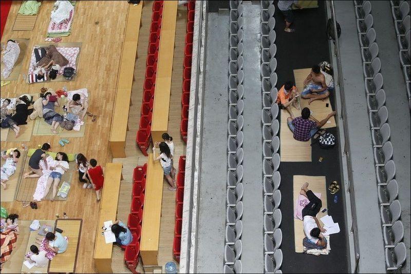 Фотография: Что спасает китайских студентов от жары? №12 - BigPicture.ru