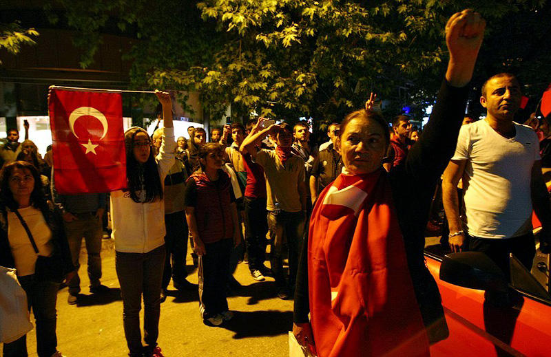 Фотография: Турецкие демонстрантки №3 - BigPicture.ru