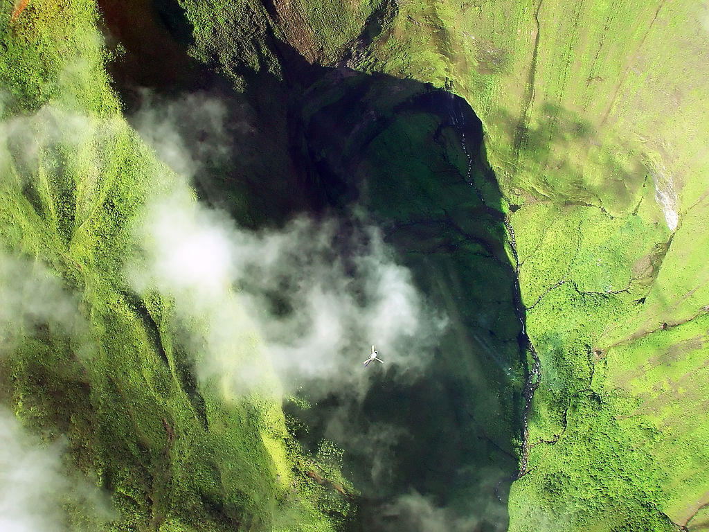 Фотография: Стена слез: водопад Хонокохау на Гавайях №6 - BigPicture.ru
