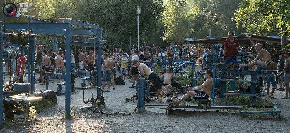 Фотография: Самая суровая в мире качалка - тренажёрный городок в киевском Гидропарке №6 - BigPicture.ru