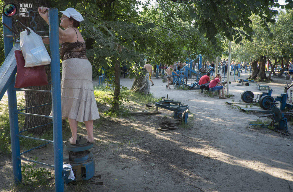 Фотография: Самая суровая в мире качалка - тренажёрный городок в киевском Гидропарке №16 - BigPicture.ru