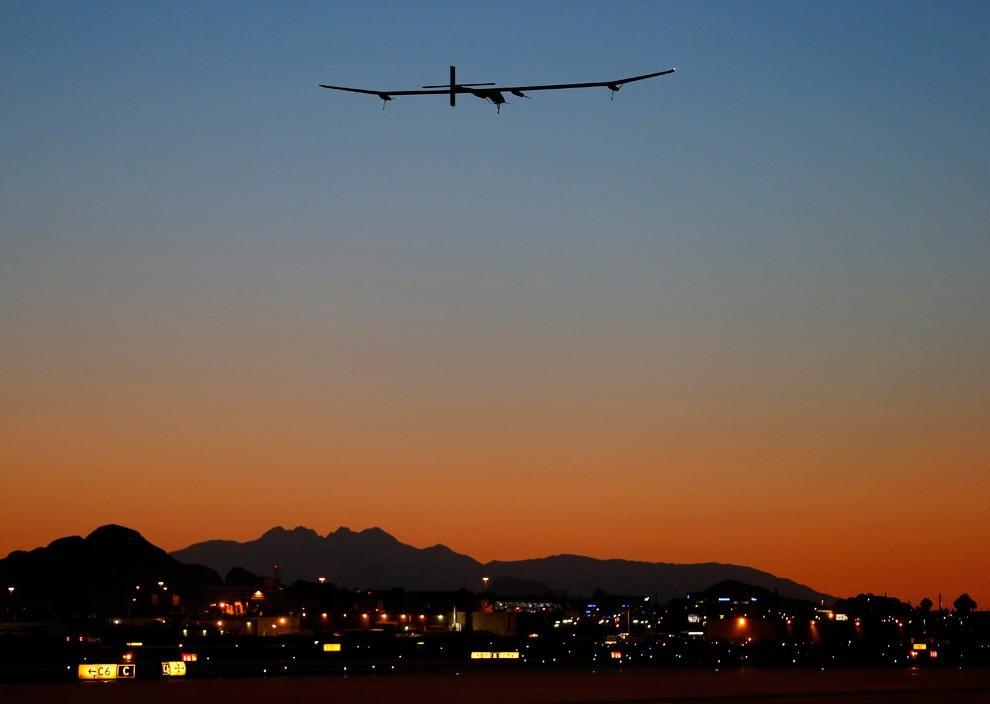 Фотография: Solar Impulse завершил свой исторический полет над США №13 - BigPicture.ru