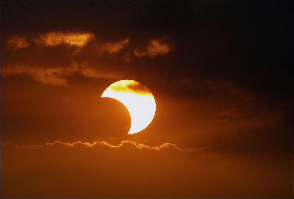 Фотография: Самые потрясающие фото солнечного затмения №9 - BigPicture.ru