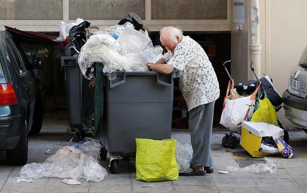 Фотография: Французский пенсионер питается из мусорных контейнеров №3 - BigPicture.ru
