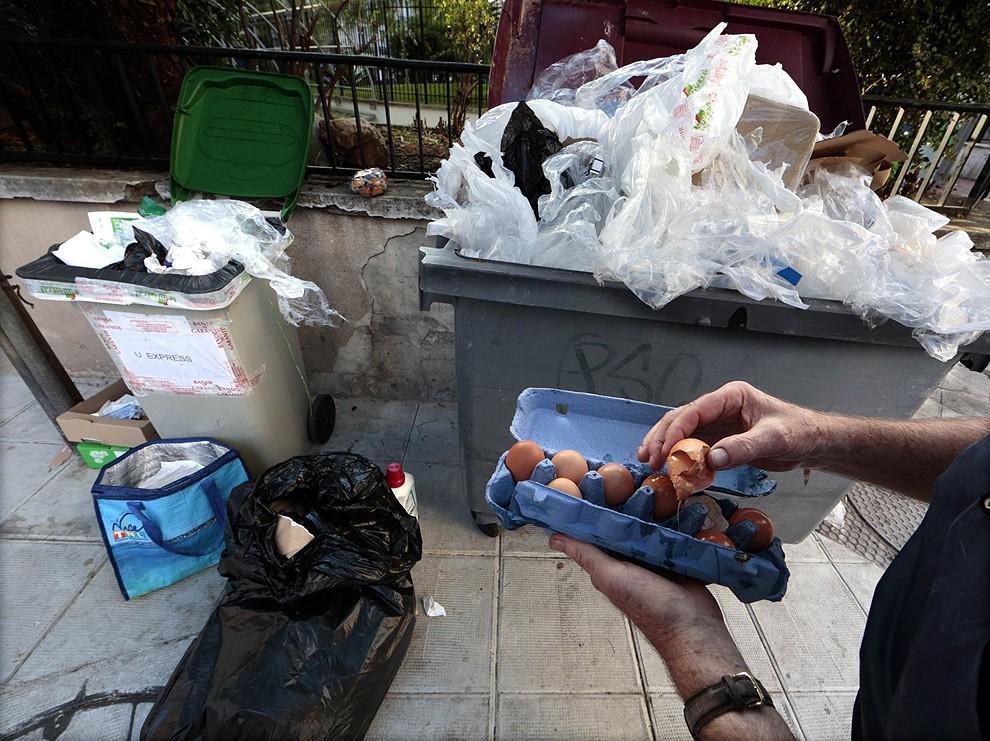 Фотография: Французский пенсионер питается из мусорных контейнеров №4 - BigPicture.ru
