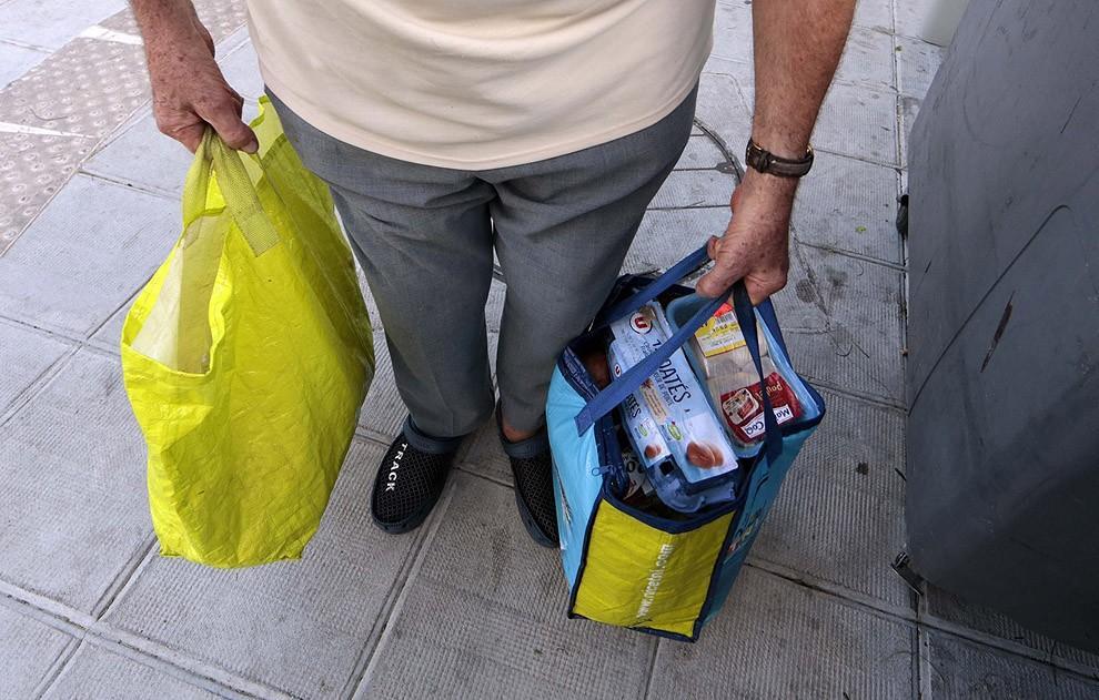 Фотография: Французский пенсионер питается из мусорных контейнеров №8 - BigPicture.ru
