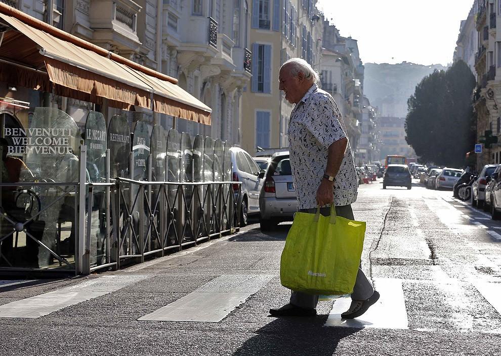 Фотография: Французский пенсионер питается из мусорных контейнеров №9 - BigPicture.ru