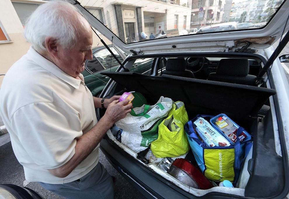 Фотография: Французский пенсионер питается из мусорных контейнеров №14 - BigPicture.ru
