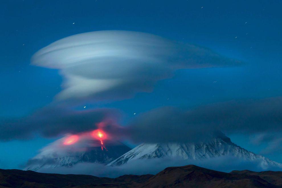 Фотография: Облака на Камчатке, похожие на НЛО №2 - BigPicture.ru