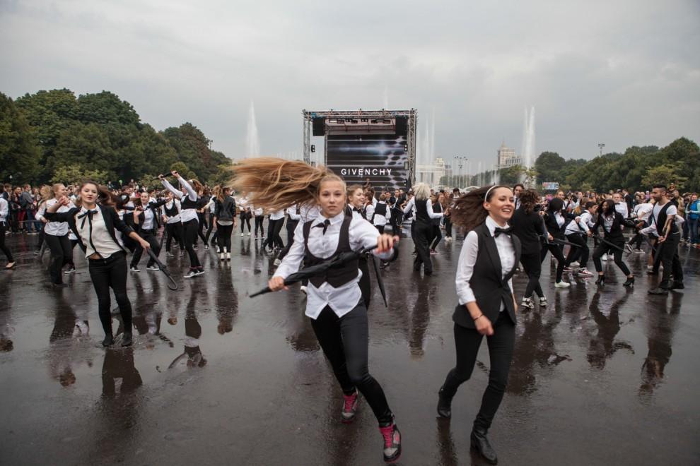 Фотография: Флэшмоб-танцы в Парке Горького №17 - BigPicture.ru