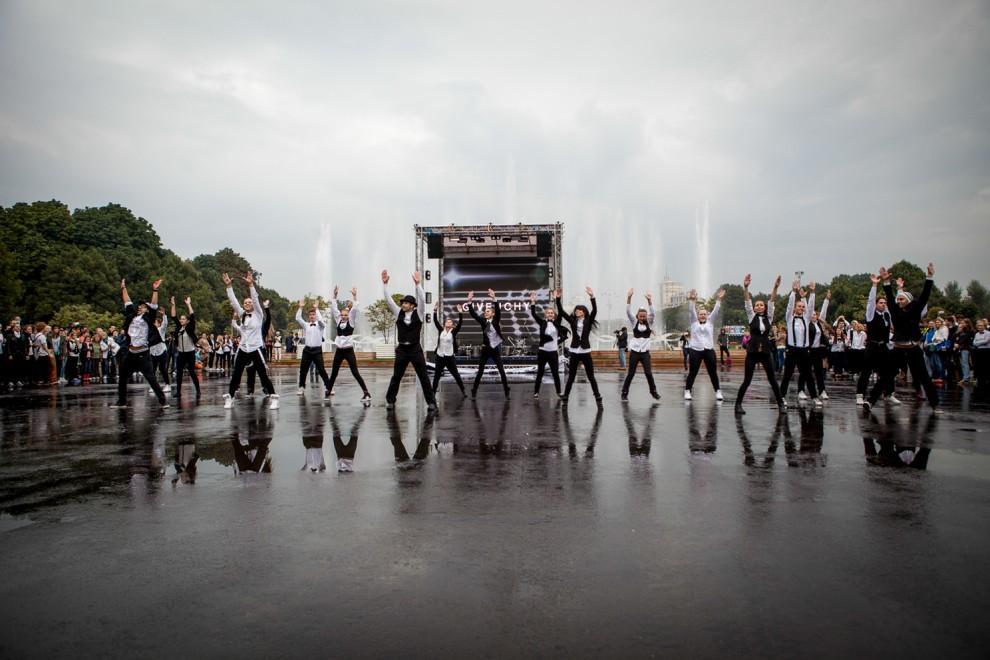 Фотография: Флэшмоб-танцы в Парке Горького №8 - BigPicture.ru
