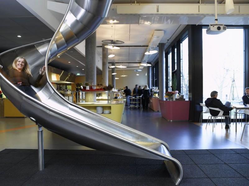 Обновленный дизайн офиса Google в Амстердаме: ярко, смело, функционально