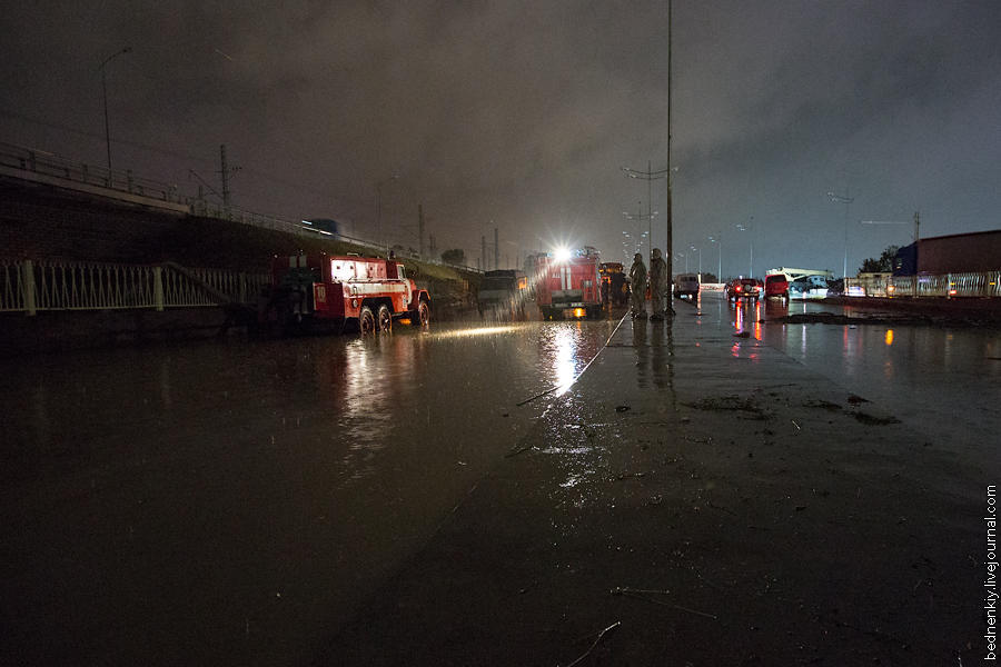 Фотография: В Сочи произошло затопление участков федеральной трассы М-27, развязок и площади ЖД станции Адлер №28 - BigPicture.ru