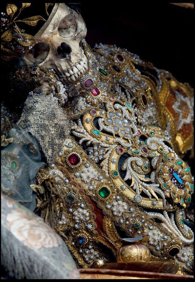 Фотография: Империя смерти и драгоценностей в европейских церквях №11 - BigPicture.ru