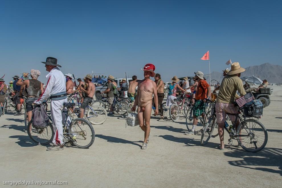 Фотография: Burning Man 2013. 10 000 голых сисек в пустыне №8 - BigPicture.ru